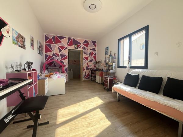 Pennes-Mirabeau (13170) VILLA T4/5 de 165m2 sur 965m2 de terrain avec piscine et sous sol à aménager de 100m2