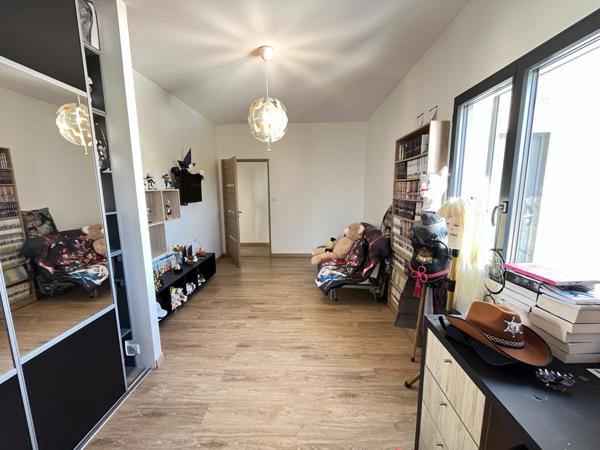 Pennes-Mirabeau (13170) VILLA T4/5 de 165m2 sur 965m2 de terrain avec piscine et sous sol à aménager de 100m2