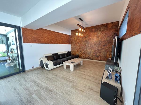 Pennes-Mirabeau (13170) VILLA T4/5 de 165m2 sur 965m2 de terrain avec piscine et sous sol à aménager de 100m2