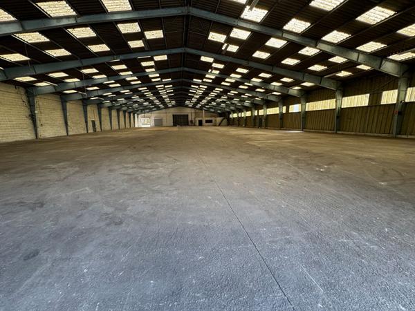 A VENDRE Batiment d'activité 2200 m2 - NORD de NANTES