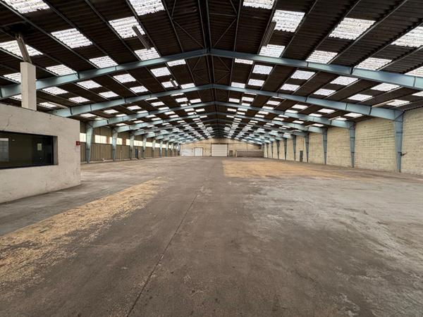 A VENDRE Batiment d'activité 2200 m2 - NORD de NANTES