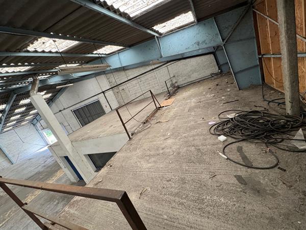 A VENDRE Batiment d'activité 2200 m2 - NORD de NANTES