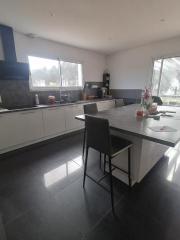 Belle Maison contemporaine dans quartier paisible.