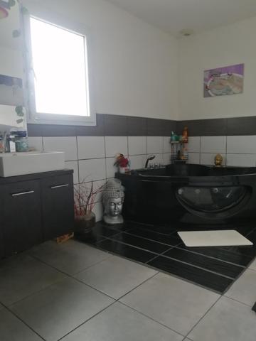 Belle Maison contemporaine dans quartier paisible.