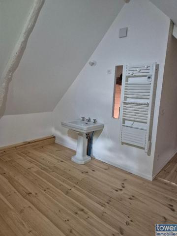 Maison
                                                                                                                                                                                                                                                                                                                        4 pièce(s)                                                                                                                                                                                                          2 chambre(s)                                                                                                                                                                                                          160  m²