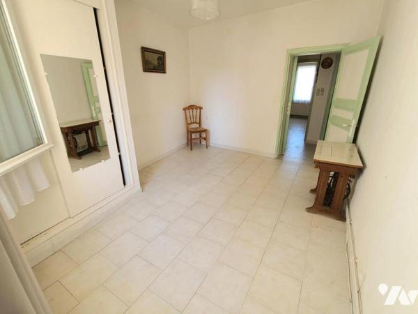 Lapalud, Maison de village avec Courette.