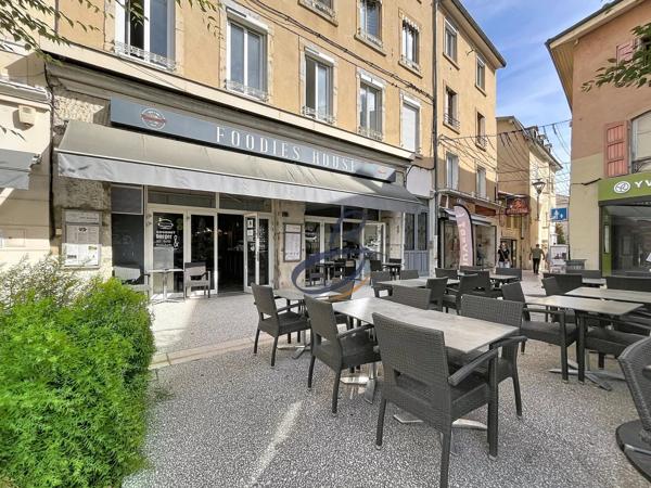 Vente                                                      Fonds de commerce
                        
                                         75 m2                     à Bourgoin-Jallieu