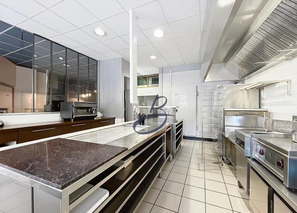 Vente                                                      Fonds de commerce
                        
                                         75 m2                     à Bourgoin-Jallieu