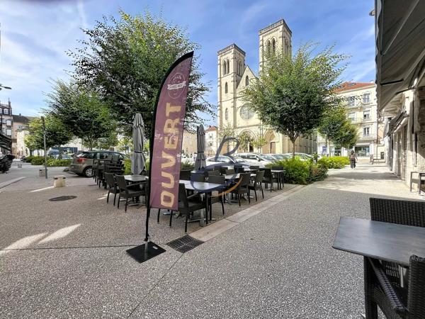Vente                                                      Fonds de commerce
                        
                                         75 m2                     à Bourgoin-Jallieu