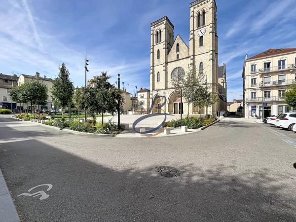 Vente                                                      Fonds de commerce
                        
                                         75 m2                     à Bourgoin-Jallieu