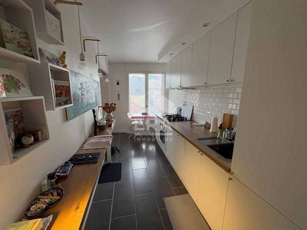 Rue Gambetta T2 lumineux en excellent état avec vue sur la cathédrale