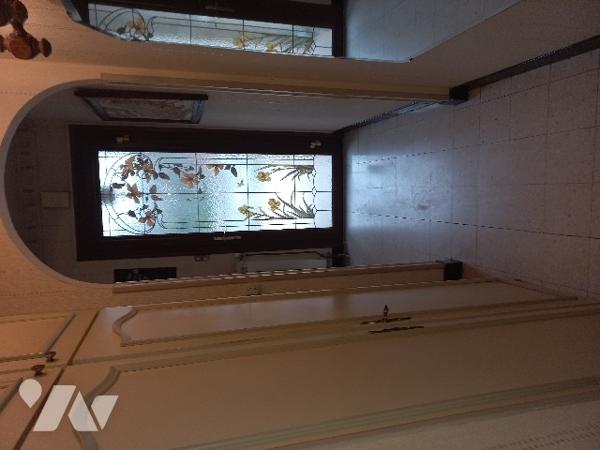 Maison : salon/SAM, cuisine, 4 chambres, WC, SDB, grenier jardin