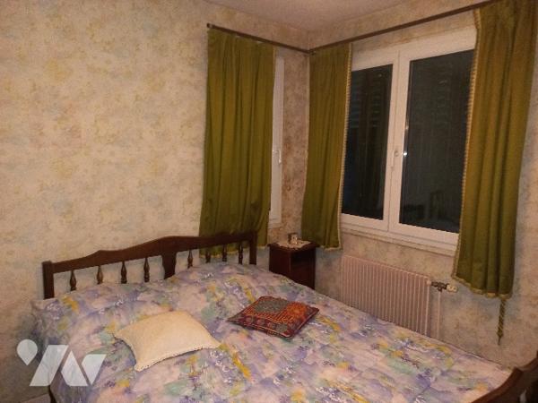 Maison : salon/SAM, cuisine, 4 chambres, WC, SDB, grenier jardin