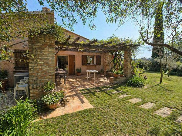 Maison de 152.80 m² à La Farlède avec 4 chambres + bureau sur un Terrain de 956 m²