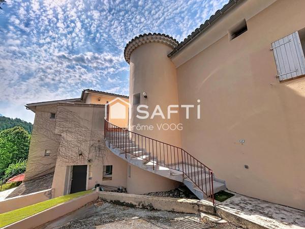 Appartement rénové de 50 m² avec terrasse, piscine, garage et stationnement - Aiglun