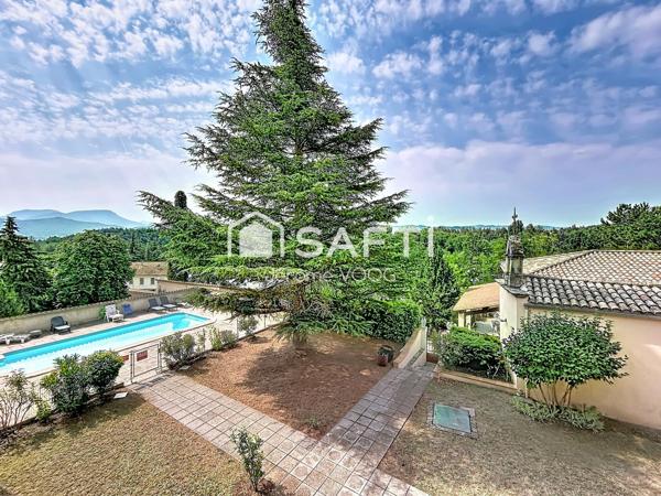 Appartement rénové de 50 m² avec terrasse, piscine, garage et stationnement - Aiglun