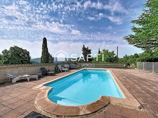 Appartement rénové de 50 m² avec terrasse, piscine, garage et stationnement - Aiglun