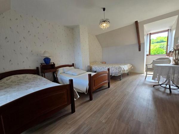 Maison Creuzier Le Vieux 7 pièce(s) 193 m2