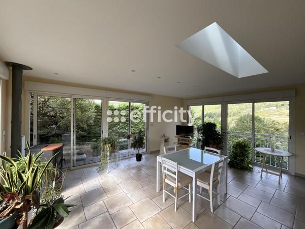 Maison
         7 pièces
        - 167 m² 349 000 € *