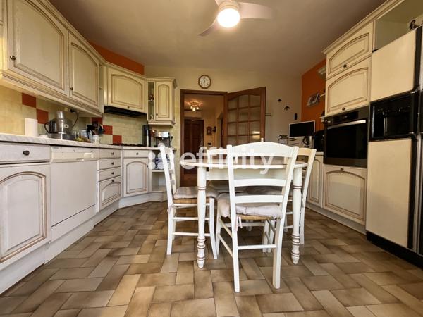 Maison
         7 pièces
        - 167 m² 349 000 € *
