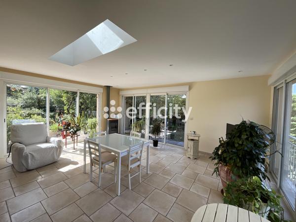 Maison
         7 pièces
        - 167 m² 349 000 € *