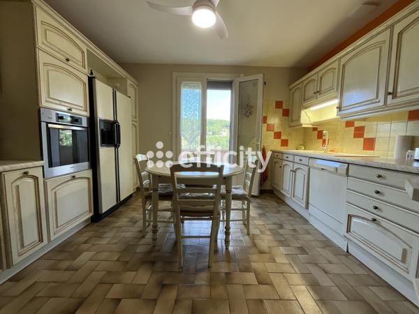 Maison
         7 pièces
        - 167 m² 349 000 € *
