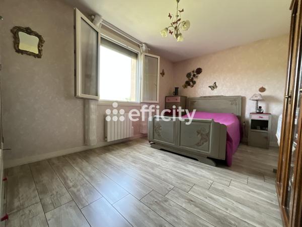 Maison
         7 pièces
        - 167 m² 349 000 € *