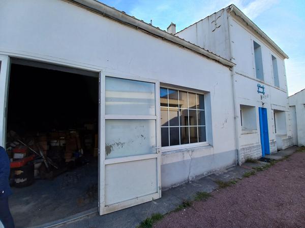 Maison de bourg à rénover avec atelier - Un beau potentiel au coeur des commodités