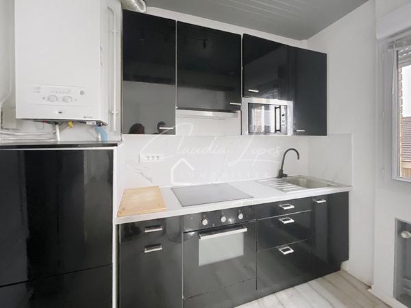 APPARTEMENT F2  avec balcon et jolie vue sur la Tour Eiffel