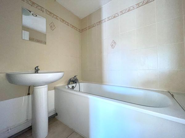 A LOUER STUDIO PROCHE IUT ELBEUF 76500 - Réf: TREFF-2D