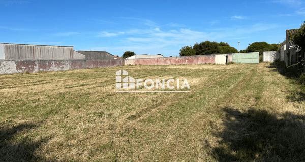 À vendre Terrain 739 m² - Loix 17111
