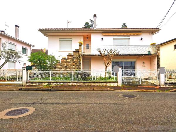 Plaisante maison de ville avec son local professionnel