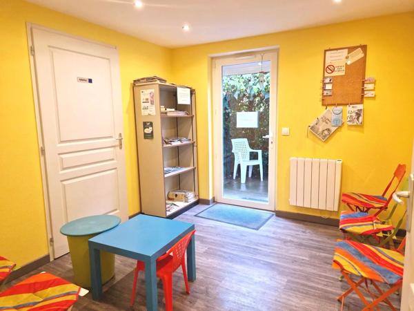 Plaisante maison de ville avec son local professionnel