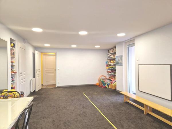 Plaisante maison de ville avec son local professionnel