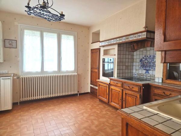 Plaisante maison de ville avec son local professionnel