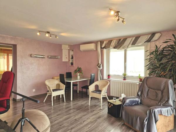 Plaisante maison de ville avec son local professionnel