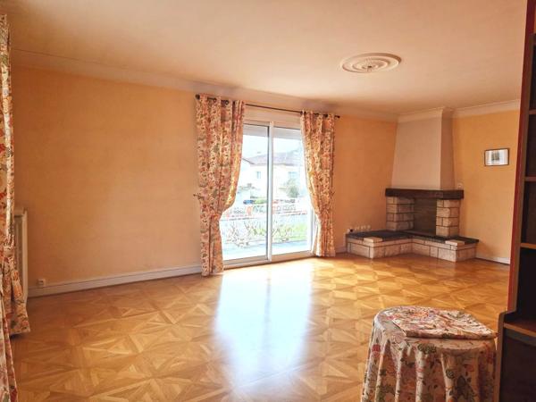 Plaisante maison de ville avec son local professionnel
