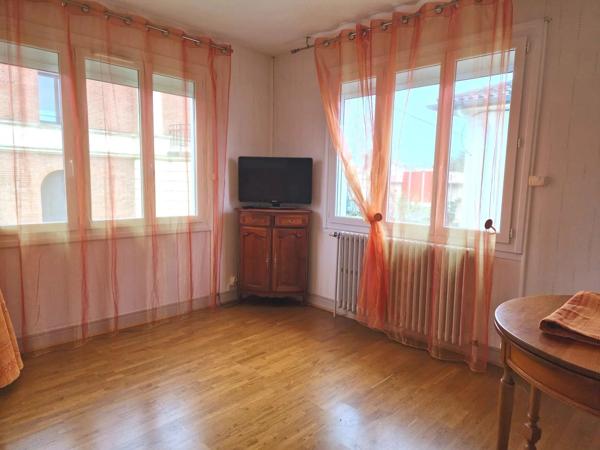 Plaisante maison de ville avec son local professionnel