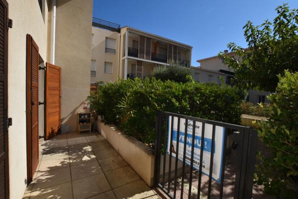 VAR (83) - LA SEYNE SUR MER - STUDIO DE 31,45 M² EN REZ-DE-JARDIN AVEC TERRASSE SUD DE 9 M²