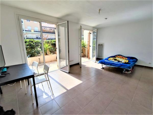 VAR (83) - LA SEYNE SUR MER - STUDIO DE 31,45 M² EN REZ-DE-JARDIN AVEC TERRASSE SUD DE 9 M²
