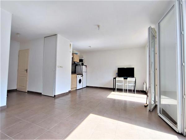VAR (83) - LA SEYNE SUR MER - STUDIO DE 31,45 M² EN REZ-DE-JARDIN AVEC TERRASSE SUD DE 9 M²