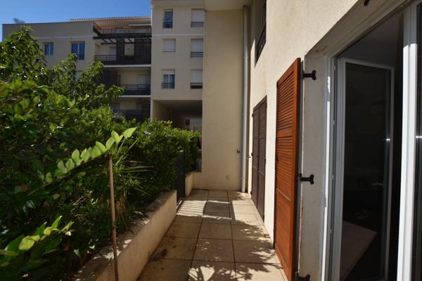 VAR (83) - LA SEYNE SUR MER - STUDIO DE 31,45 M² EN REZ-DE-JARDIN AVEC TERRASSE SUD DE 9 M²