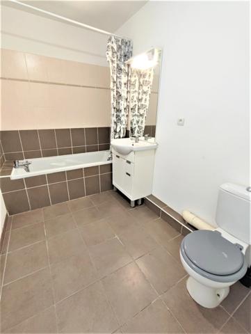 VAR (83) - LA SEYNE SUR MER - STUDIO DE 31,45 M² EN REZ-DE-JARDIN AVEC TERRASSE SUD DE 9 M²