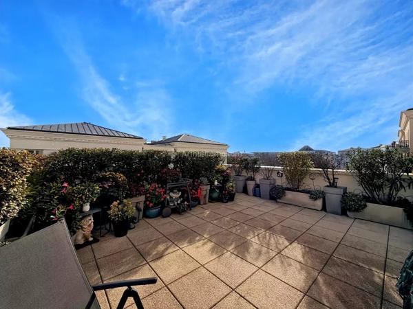 Vente                                                      Appartement
                        
                     5 pièces                      113 m2                     à Serris
