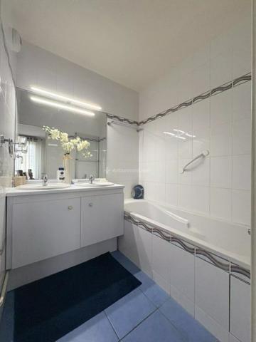 Vente                                                      Appartement
                        
                     5 pièces                      113 m2                     à Serris