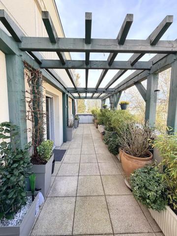 Vente                                                      Appartement
                        
                     5 pièces                      113 m2                     à Serris