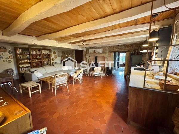 MAGNIFIQUE MAISON EN PIERRE 3 CHAMBRES ET 2 BUREAUX AVEC GRANGE ATTENANTE !