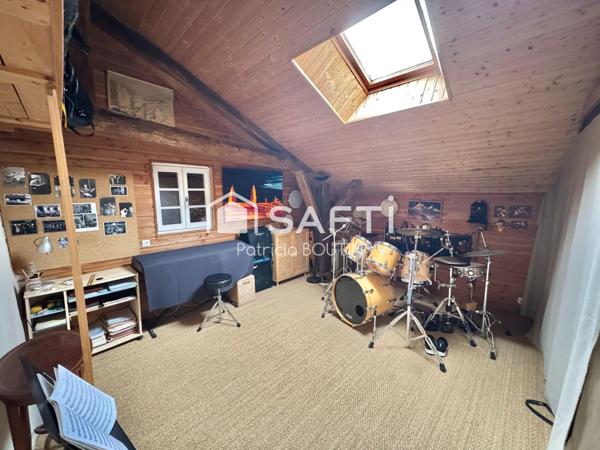 MAGNIFIQUE MAISON EN PIERRE 3 CHAMBRES ET 2 BUREAUX AVEC GRANGE ATTENANTE !