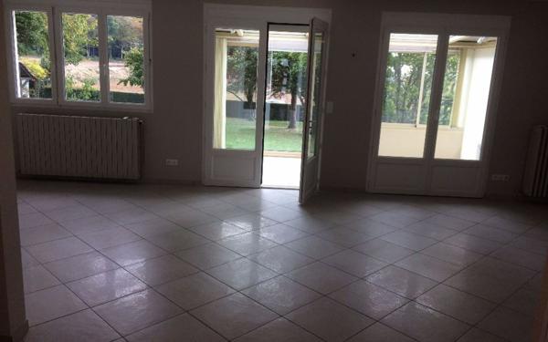 Maison à louer    5 pièces •  Saint-Longis