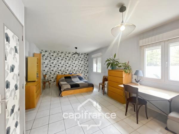 Maison rénovée de 180 m² avec piscine — cadre paisible